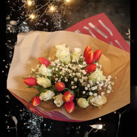 Duo de roses et tulipes