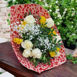 Duo jonquilles & roses